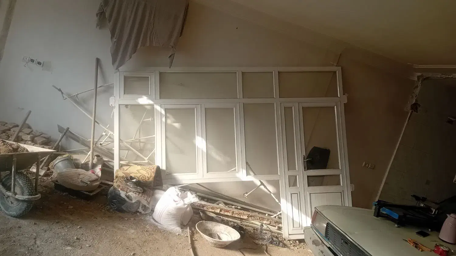 درب و پنجره چولاقی. نو تقریبا ۷۰ کیلو|مصالح و تجهیزات ساختمان|تبریز, |دیوار