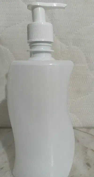 بطری شیشه شوی و مایع عمده|مواد شوینده و دستمال کاغذی|اراک, |دیوار