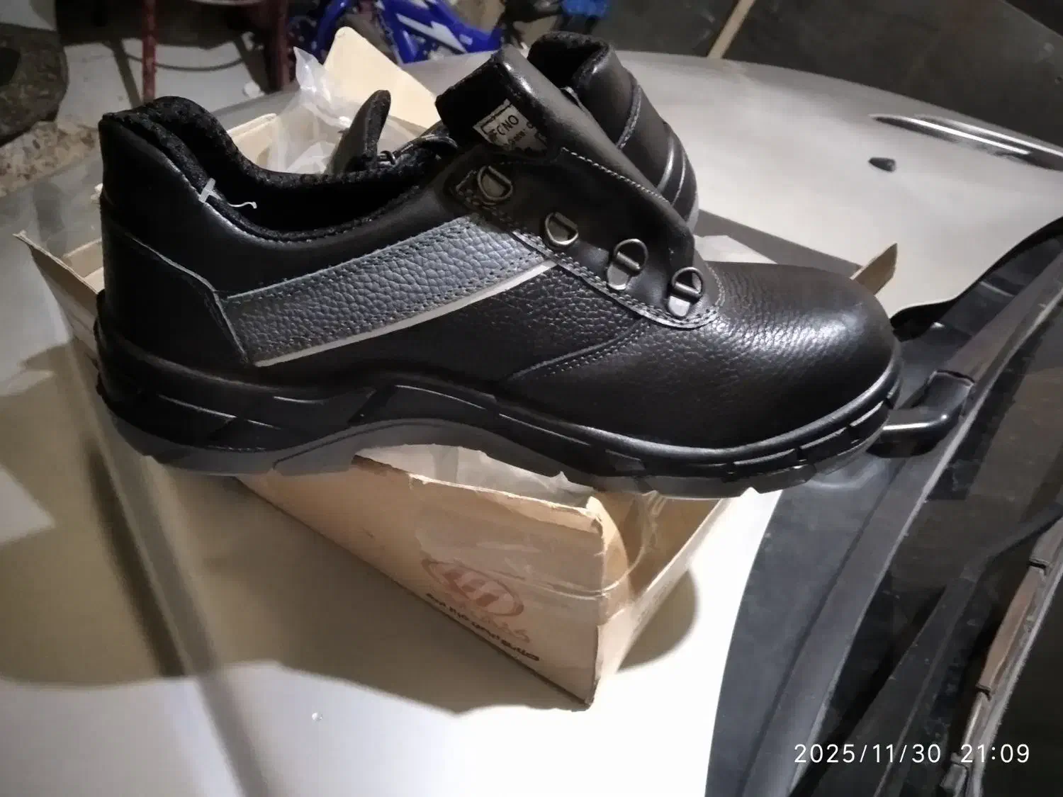 کفش‌کار|کیف، کفش، کمربند|چناران, |دیوار