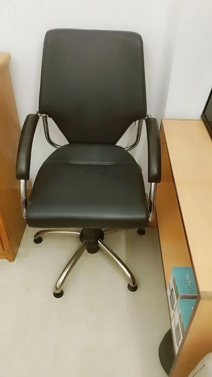 صندلی مدیریت|صندلی و نیمکت|پرند, فاز ۵|دیوار