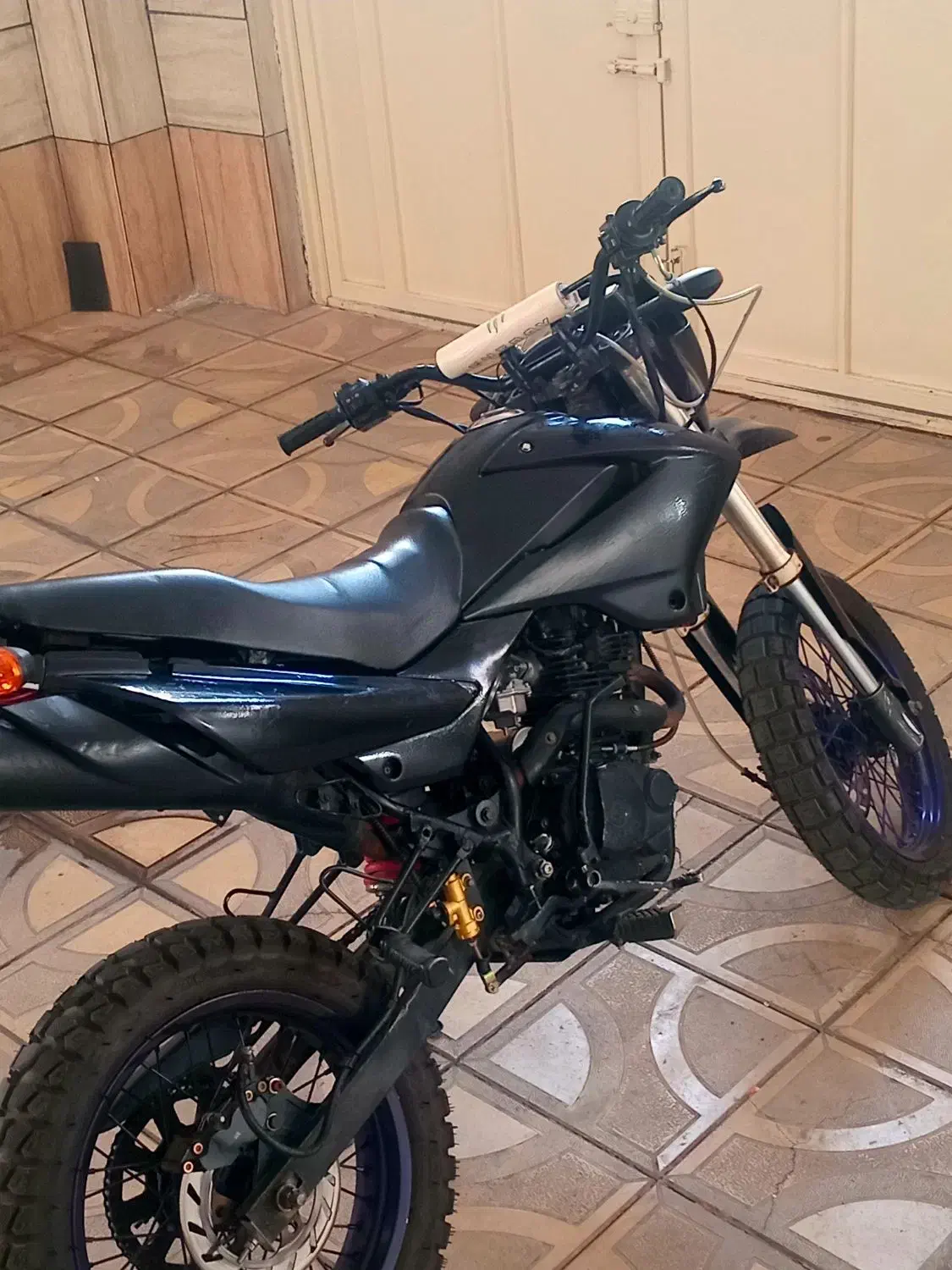 موتور رادیسون ۲۵۰ کاملا سالم|موتورسیکلت|میانه, |دیوار