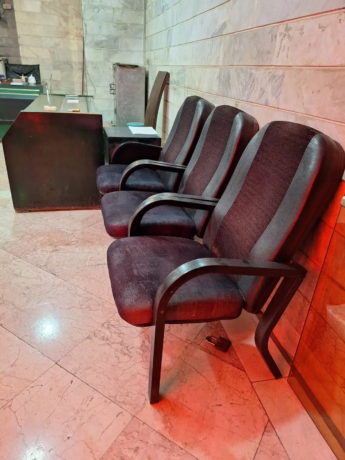 صندلی های اداری املاک و نئون فوری|مبلمان اداری|کرج, گلشهر|دیوار