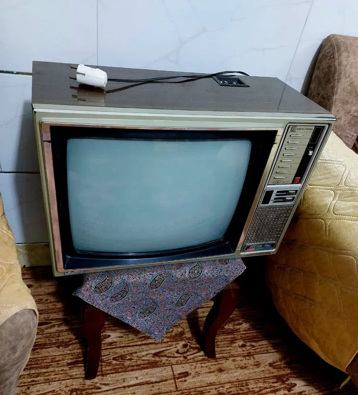 تلویزون قدیمی|تلویزیون و پروژکتور|میبد, |دیوار