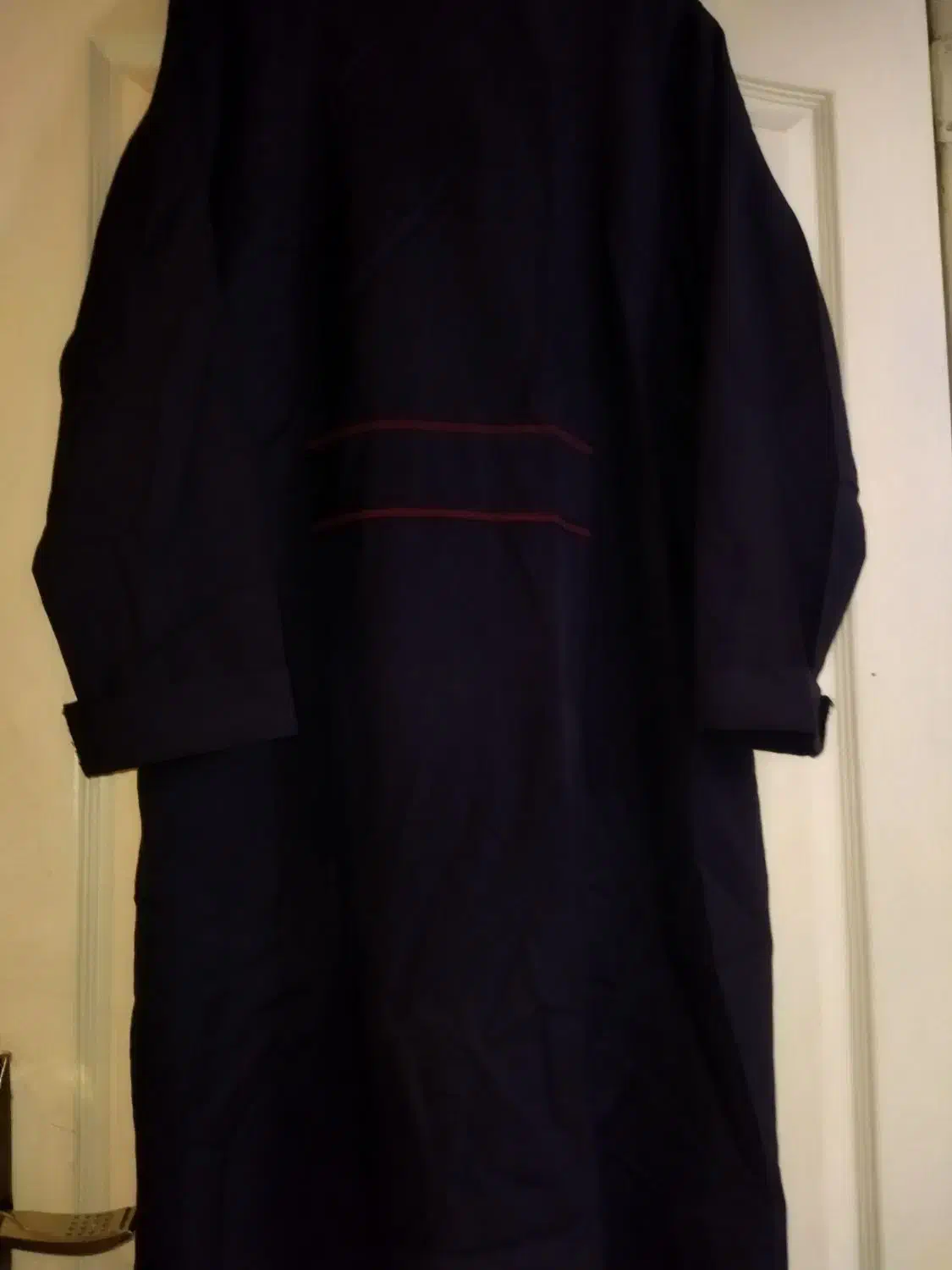 لباس مدرسه|لباس|ری, علایین|دیوار