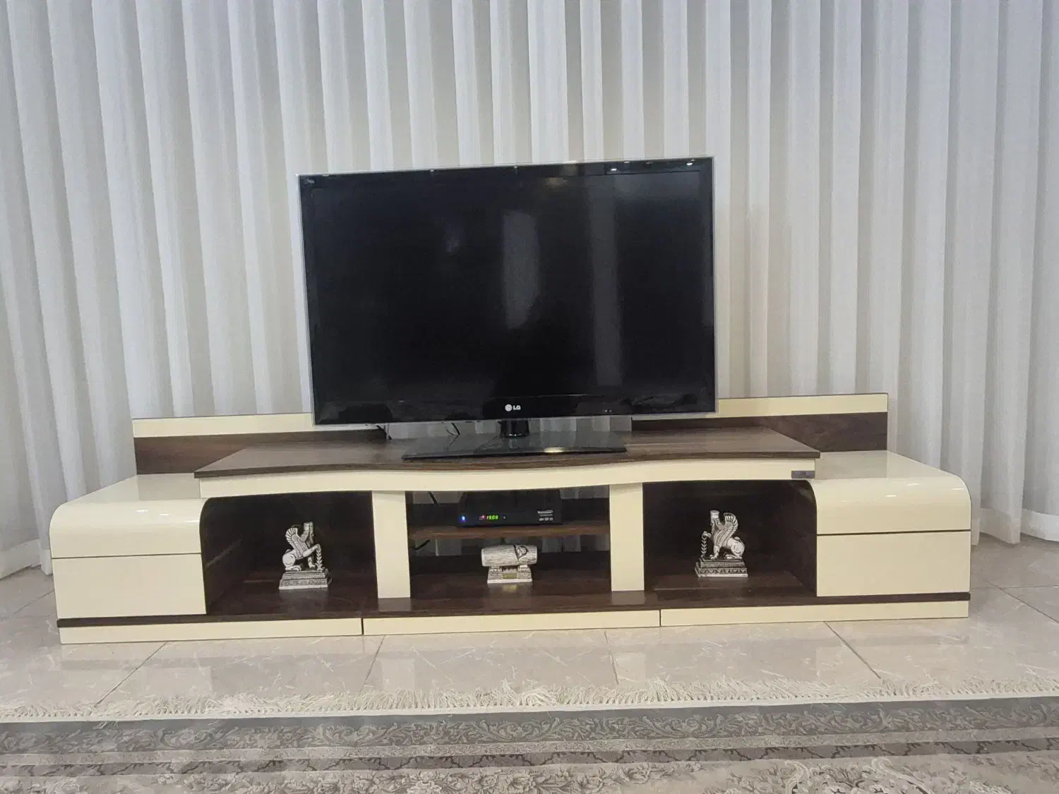 میز تلویزیون|میز تلویزیون|شاهین‌شهر, نظامی|دیوار