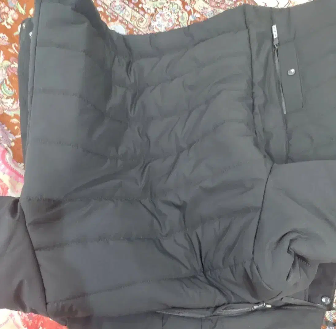 کاپشن|لباس|میبد, |دیوار