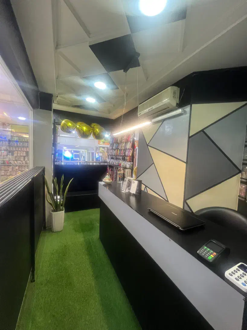 واگذاری مغازه موبایل به همراه کلیه متعلقات و‌ برند|فروشگاه و مغازه|اصفهان, جلفا|دیوار