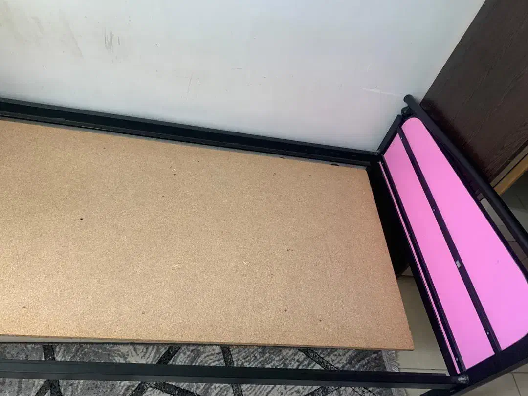 یک عد تخت یکنفره نوجوان بهمراه یک تشک|تخت و سرویس خواب|رشت, لاکان شهر|دیوار