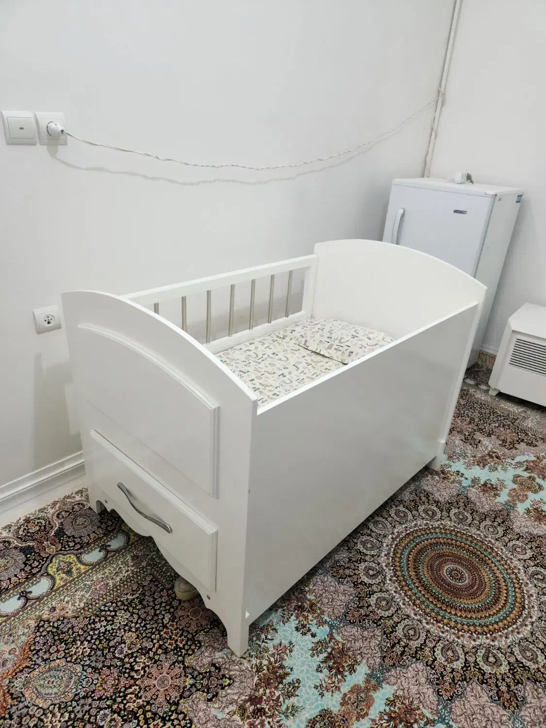 تخت گهواره ای شو و ثابت نوزاد تا ۴ سالگی|تخت و صندلی بچه|بروجرد, |دیوار