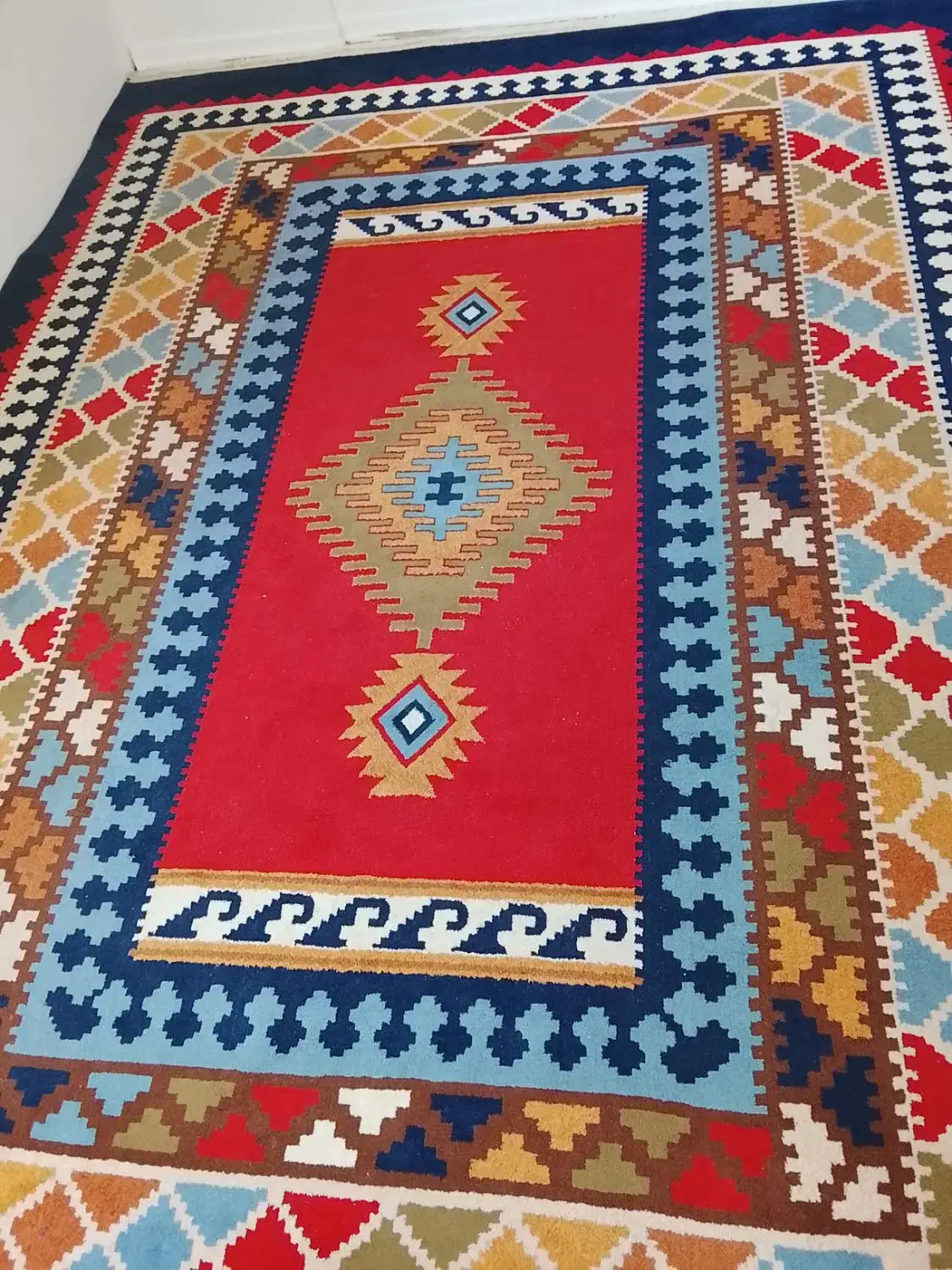 فرش سه در چهار سه عدد به همراه یک پادری|فرش|مشهد, چهارچشمه|دیوار