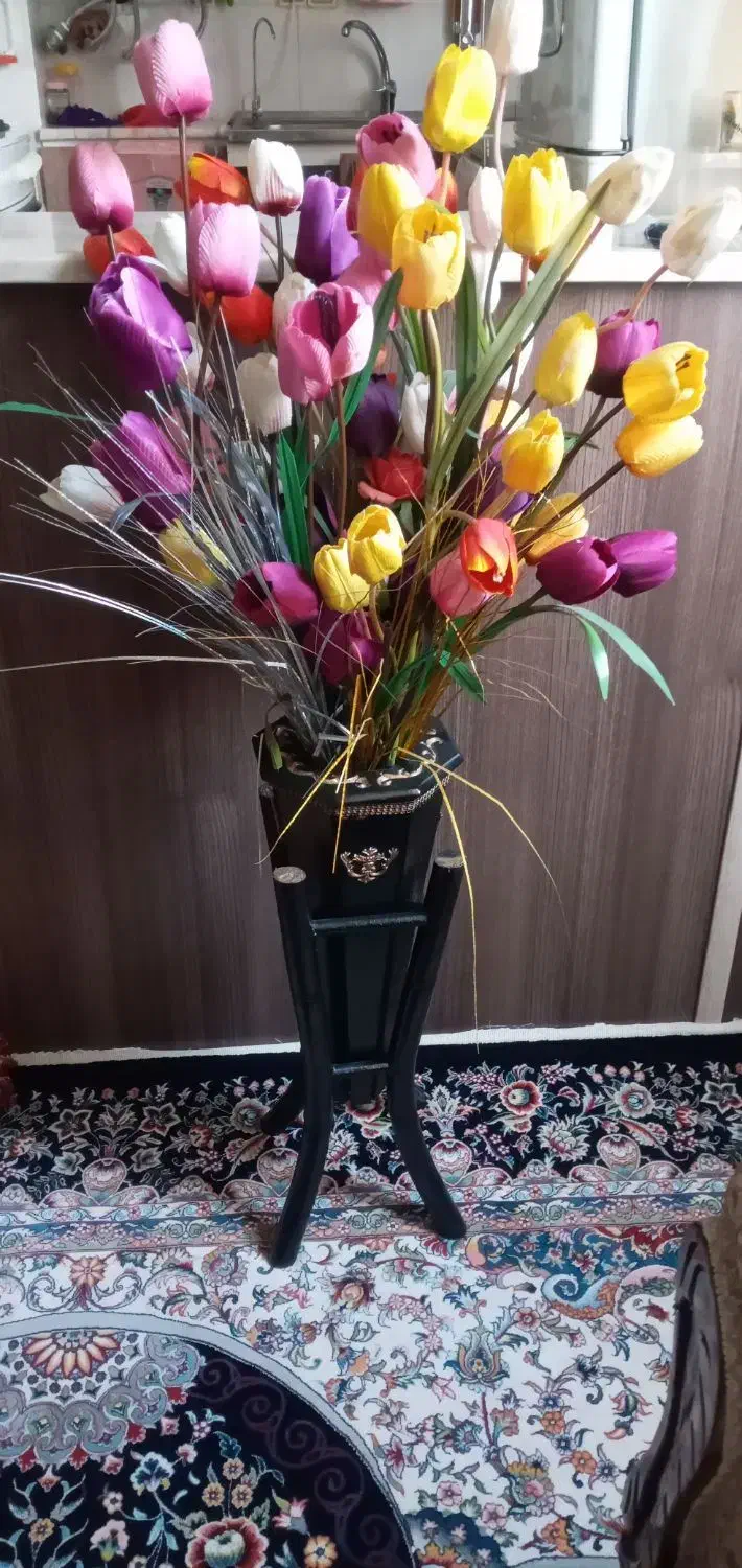 گل با گلدان چوبی سالم و نو|گل مصنوعی|همدان, |دیوار