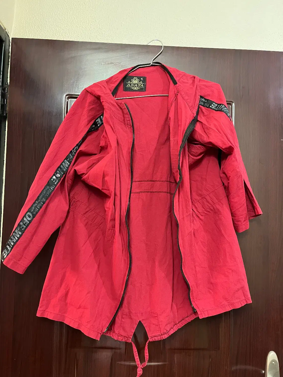 مانتو|لباس|شاهین‌شهر, نظامی|دیوار