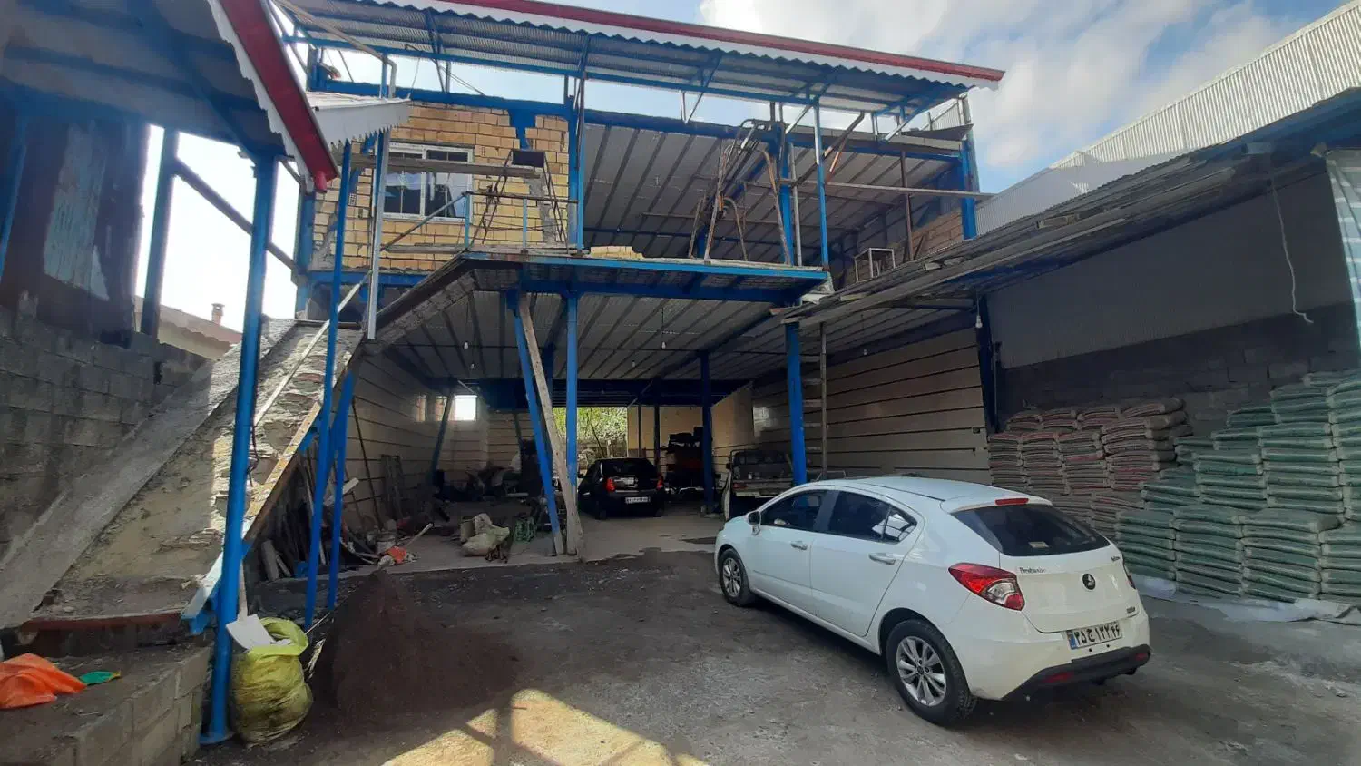 اجاره انبار۷۰۰متری۲طبقه درپاکتسازی براصلی خیابان|اجارهٔ مغازه و غرفه|رشت, حومه رشت|دیوار