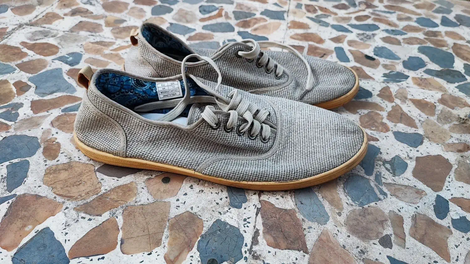 کتانی اورجینال ساخت انگلیس|کیف، کفش، کمربند|لنگرود, |دیوار