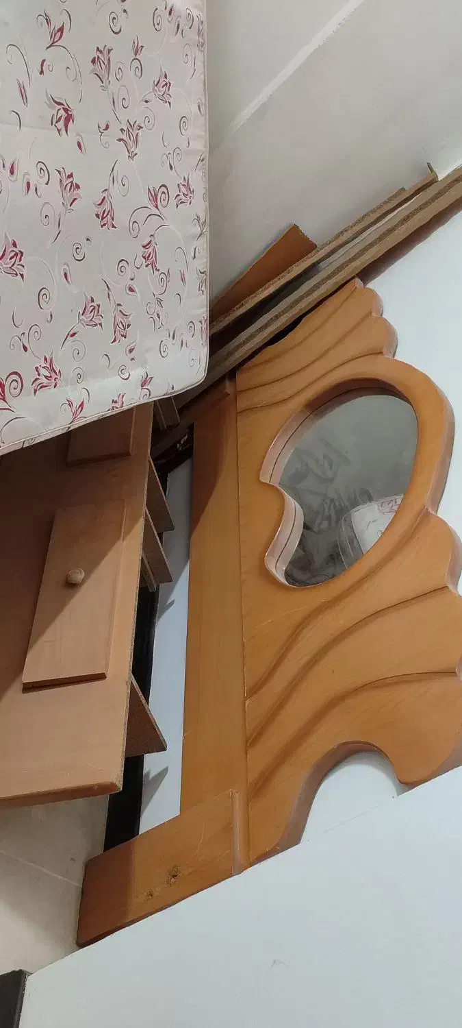 تخت دو نفره پاتختی و کشوهاش میز ارایش|تخت و سرویس خواب|سیرجان, |دیوار