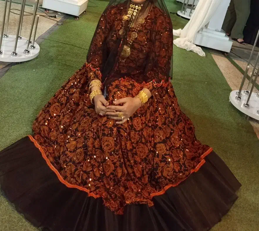 لباس محلی نو|لباس|شیراز, ترمینال باربری|دیوار