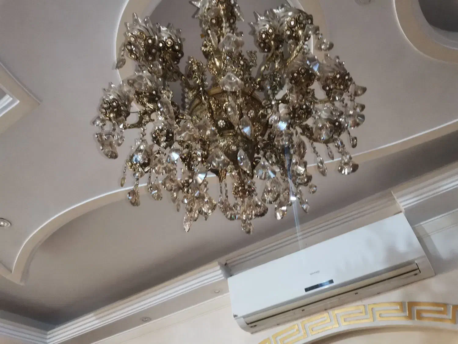 فروش لوستر تمام برنج سنگین و کمد سه کشویی چوب راش|لوستر و چراغ آویز|پاکدشت, پاکدشت (مامازند)|دیوار