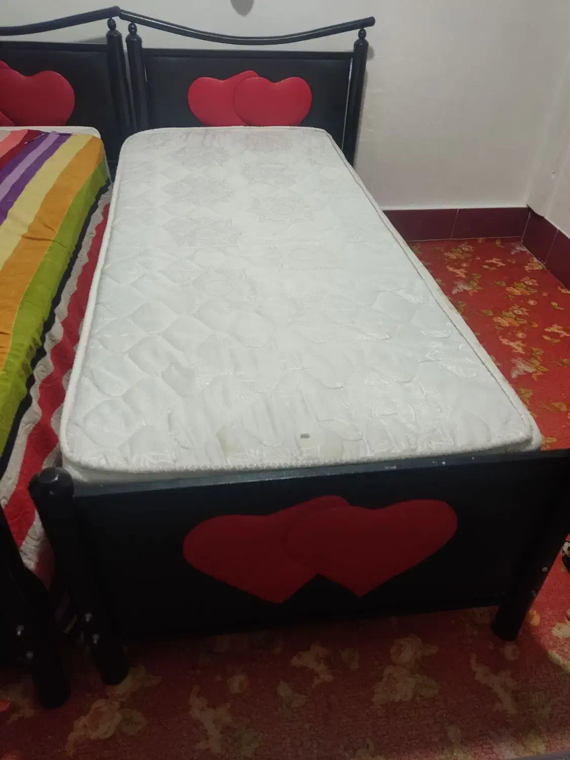 فروش تخت خواب با تشک فنری برجسته نو|مبلمان خانگی و میز عسلی|دهدشت, |دیوار