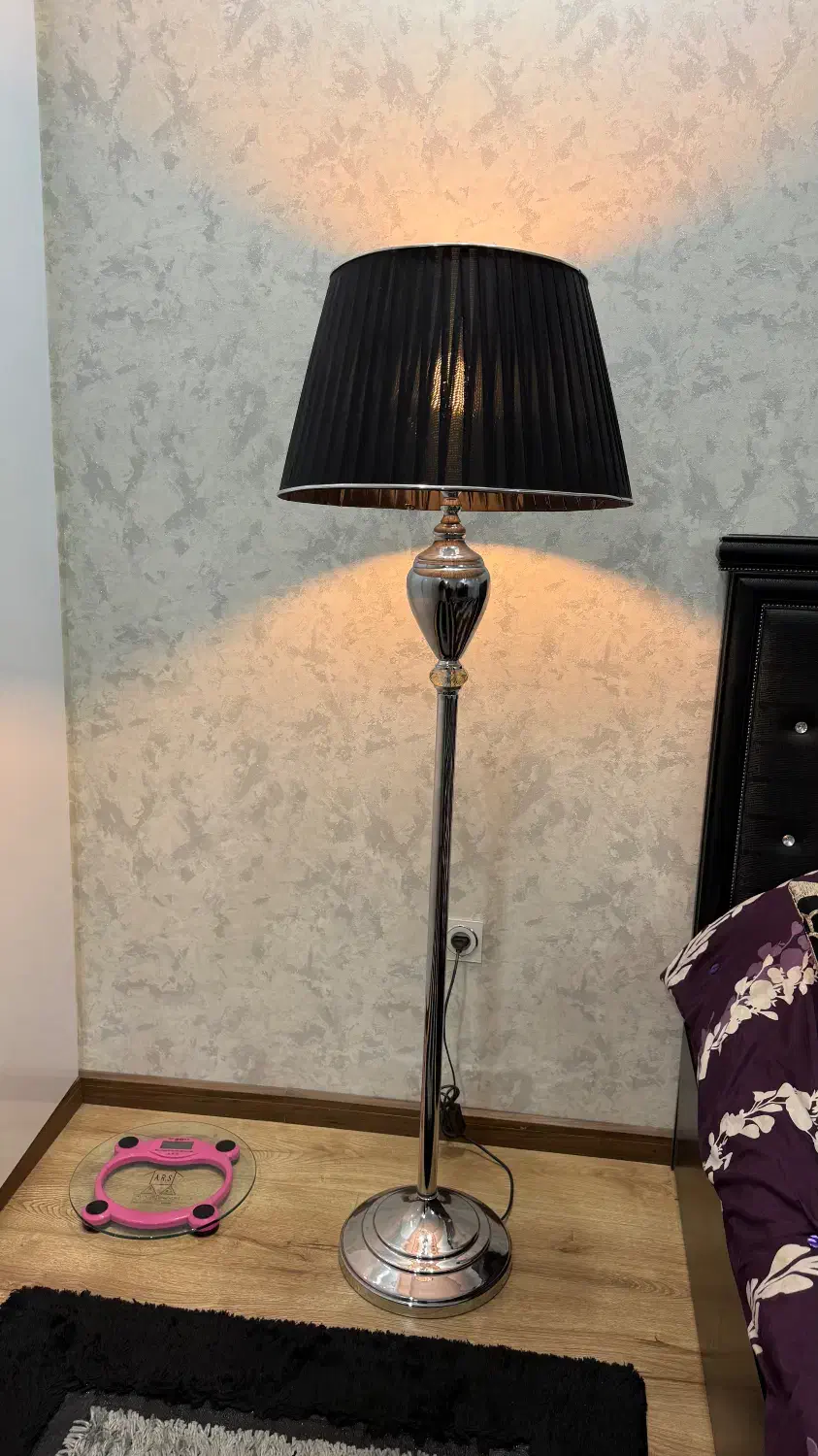 آباژور ایستاده کنار سالنی|چراغ خواب و آباژور|تبریز, |دیوار