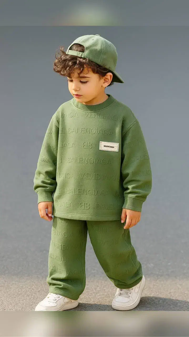 لباس ها بچگانه ست|لباس|اسیر, |دیوار