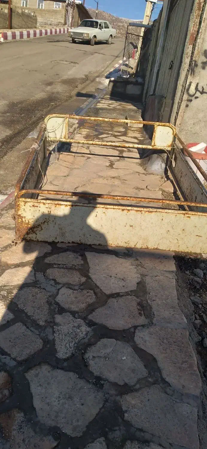 چهار گوش آهنی|ظروف پخت‌وپز|جوانرود, |دیوار