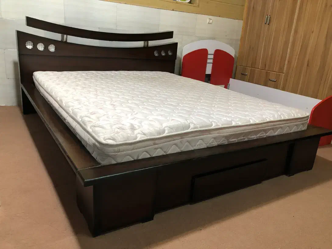 فروش یه سری اجناس استوک|مبلمان خانگی و میز عسلی|ساری, |دیوار