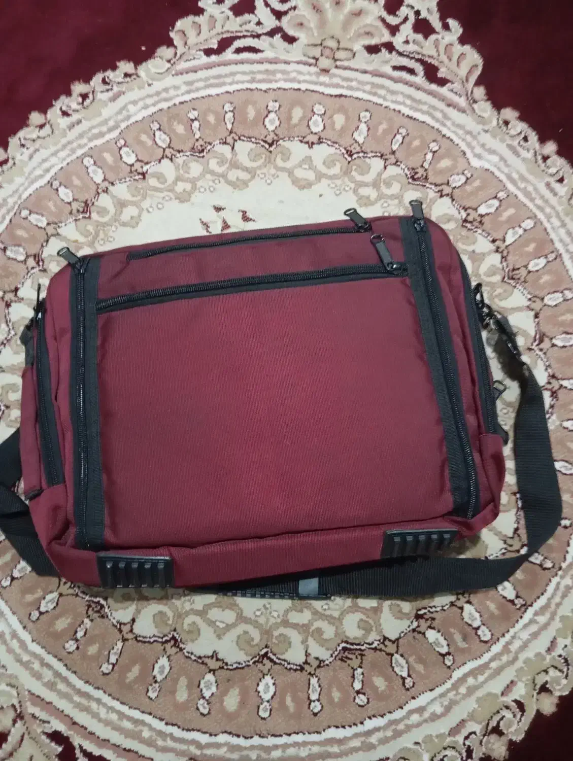 یک عدد کیف|کیف، کفش، کمربند|رشت, منظریه|دیوار