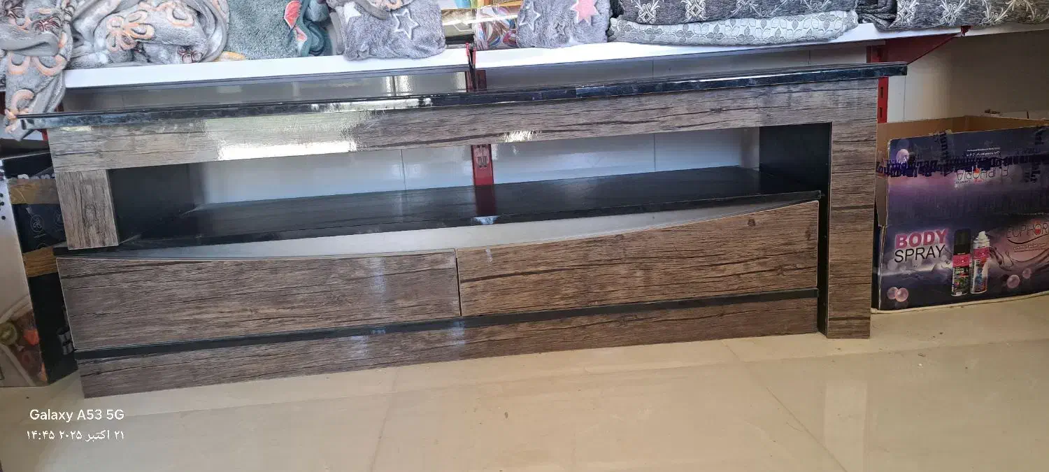 زیر تلویزیون|میز تلویزیون|ایوان, |دیوار