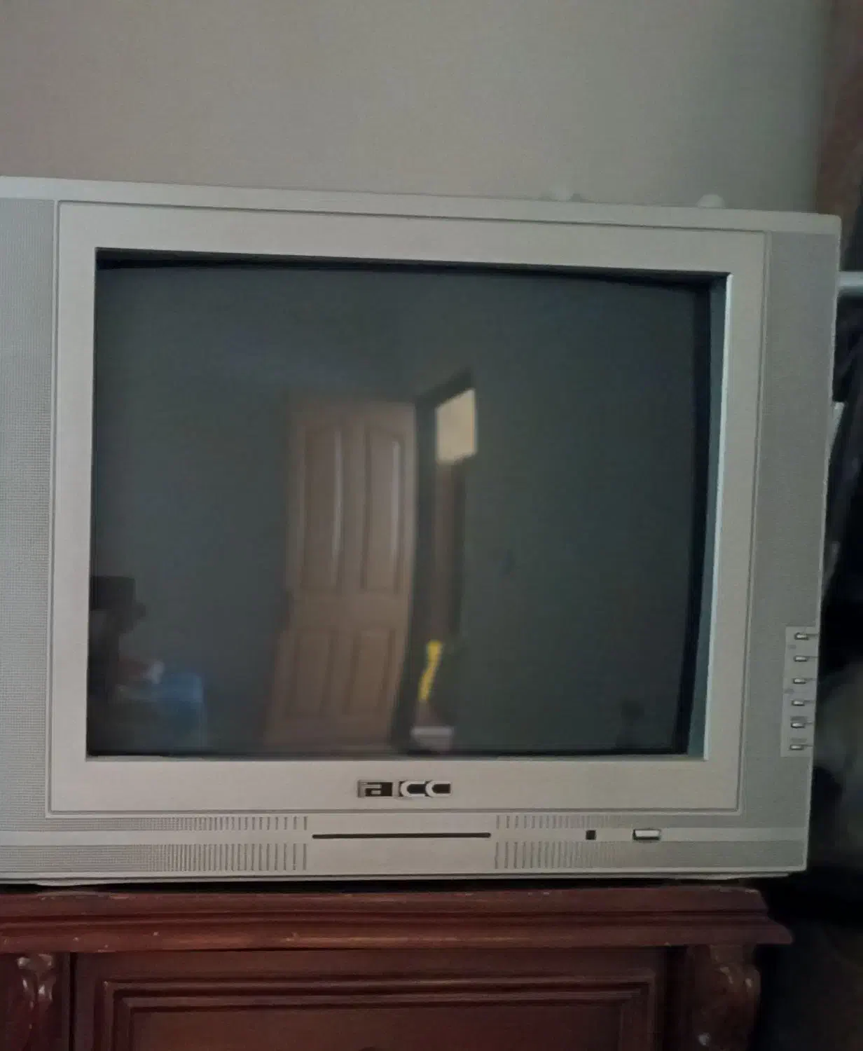 تلویزیون ۲۱اینچ|تلویزیون و پروژکتور|ارومیه, |دیوار