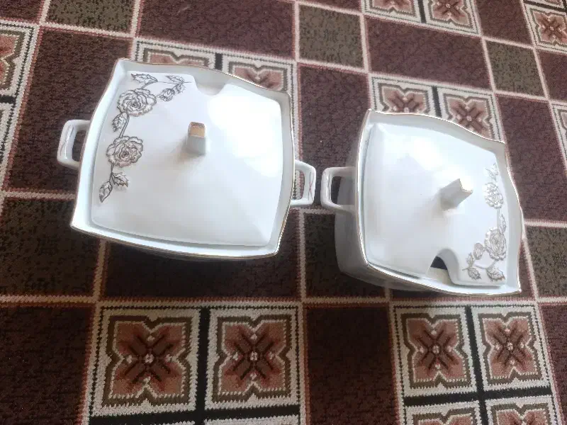 تعدادی چینی پردیس|ظروف سرو و پذیرایی|سنندج, |دیوار