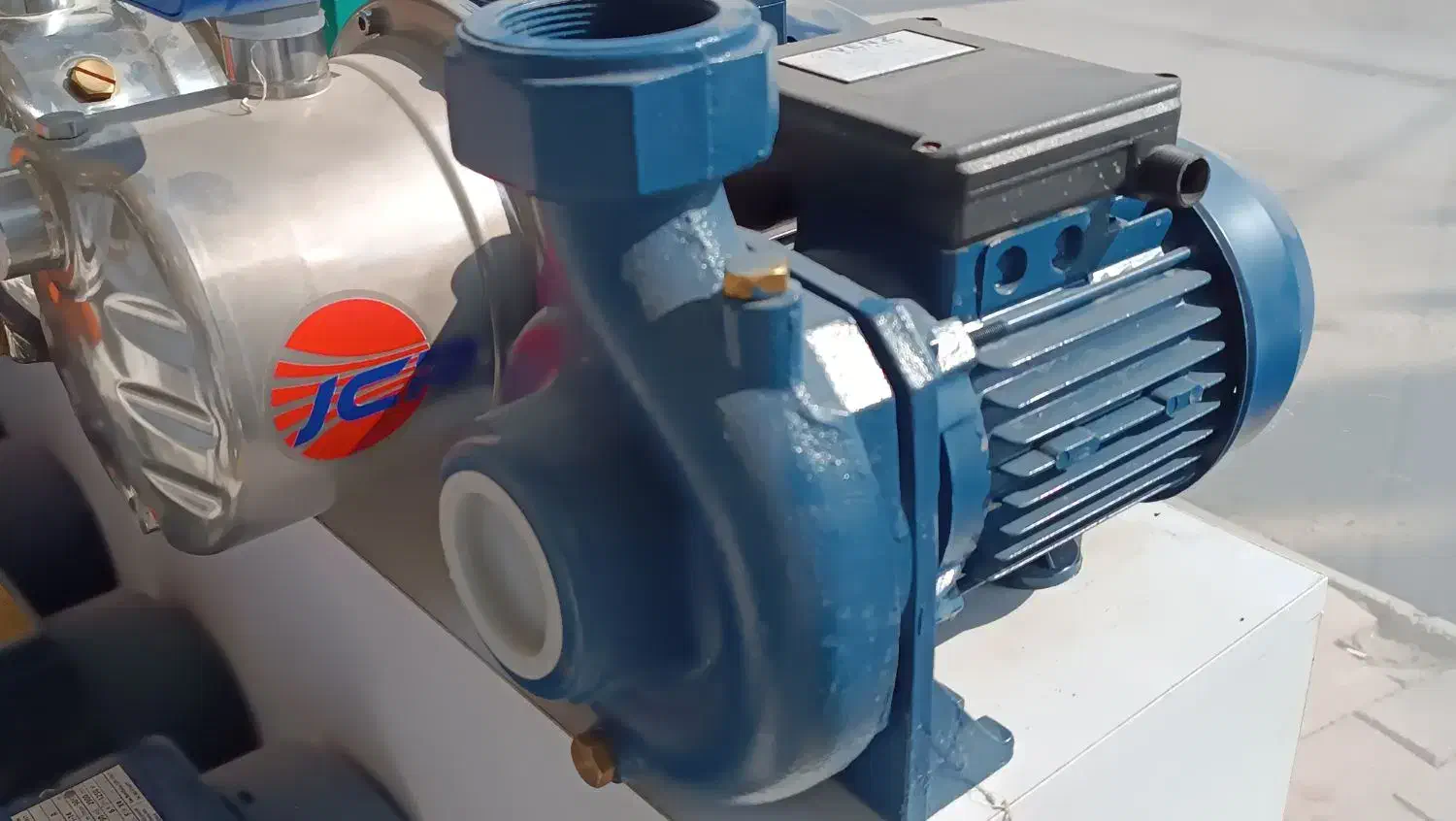 نصب پمپ آب تصفیه مخزن شیرآلات آبگرمکن اجاق گازهود|خدمات پیشه و مهارت|قشم, |دیوار