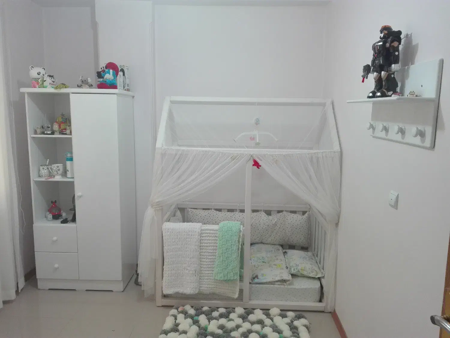 تخت چوبی نوزاد طرح کلبه سفارشی|تخت و صندلی بچه|تهران, زرگنده|دیوار