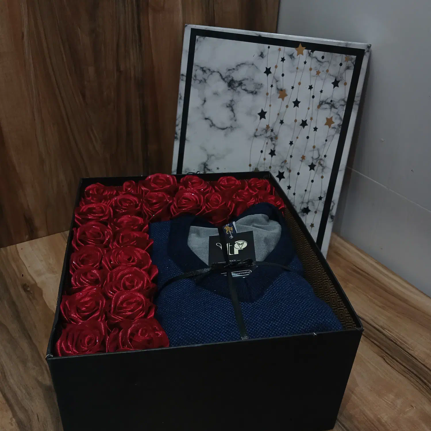 گل رز روبانی|گل مصنوعی|فردیس, فردیس|دیوار