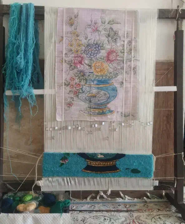 دار قالی به همراه تابلو فرش نیمه بافت نقشه سنتی|تابلو فرش|خرمآباد, |دیوار