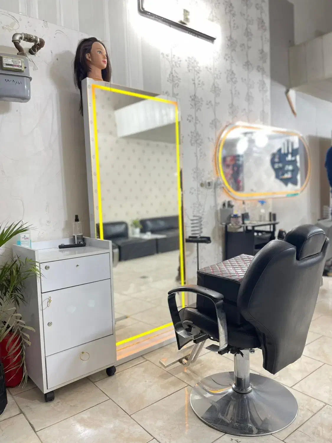 اجاره صندلی آرایشگاه مردانه|استخدام درمانی، زیبایی، بهداشتی|صدرا-فارس, فاز ۱|دیوار