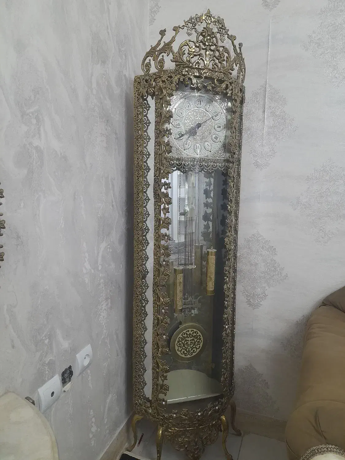 ساعت ایستاده کاملا سالم برنز اصل|ساعت دیواری و تزئینی|نسیم‌شهر, |دیوار