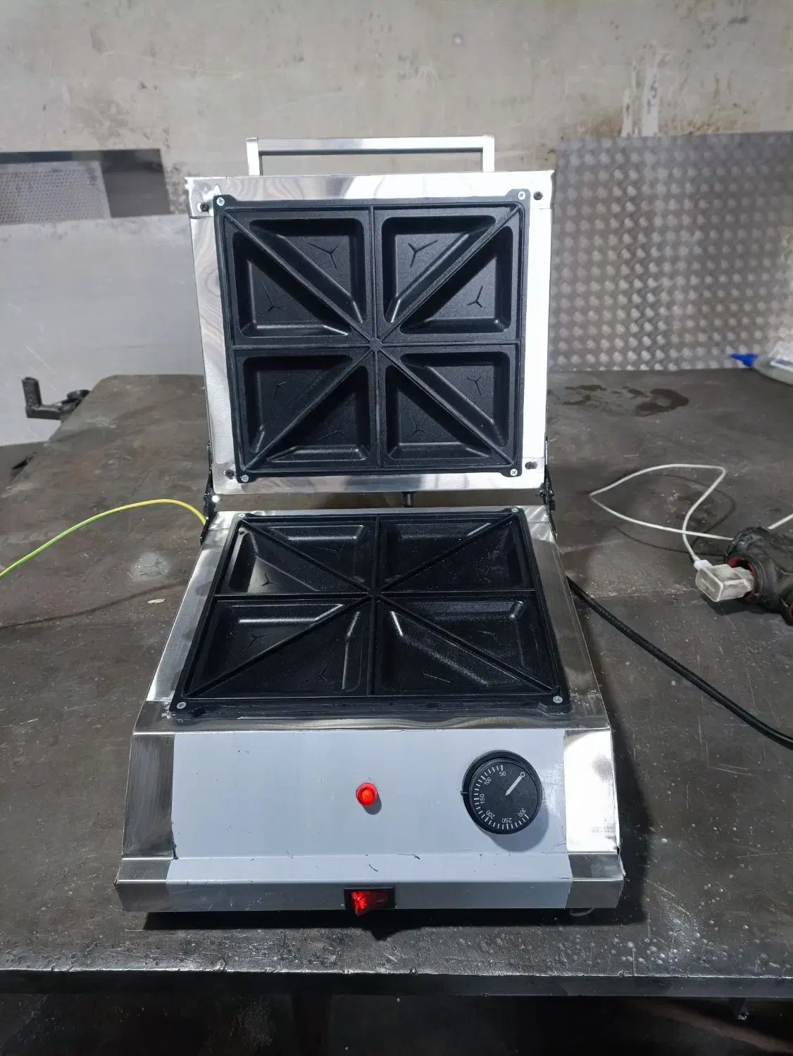 اسنک ساز 4 تایی صنعتی|اجاق گاز و لوازم برقی پخت‌وپز|رباط‌کریم, شهرک صنعتی ده‌حسن|دیوار