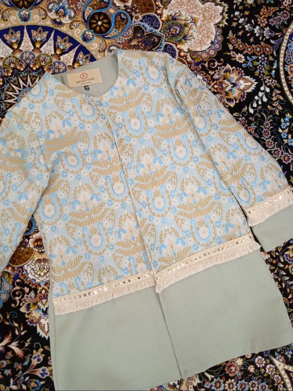 مانتو|لباس|قرچک, زیبا شهر|دیوار