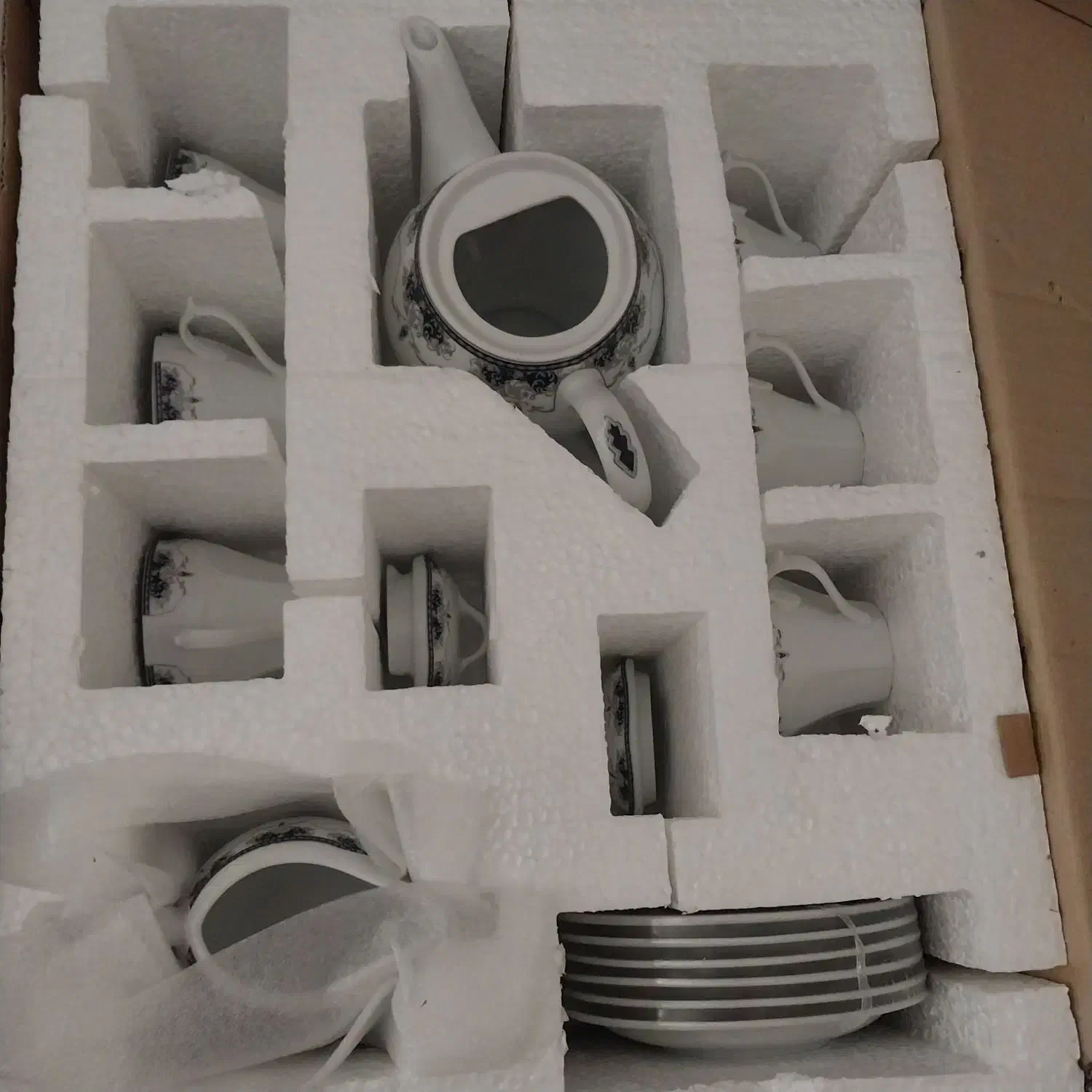 سرویس صبحانه خوری چینی|قوری، کتری، قهوهساز دستی|ارومیه, |دیوار