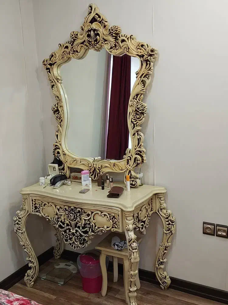 ست تخت و پایتختی و میز ارایش|تخت و سرویس خواب|رشت, گلسار|دیوار