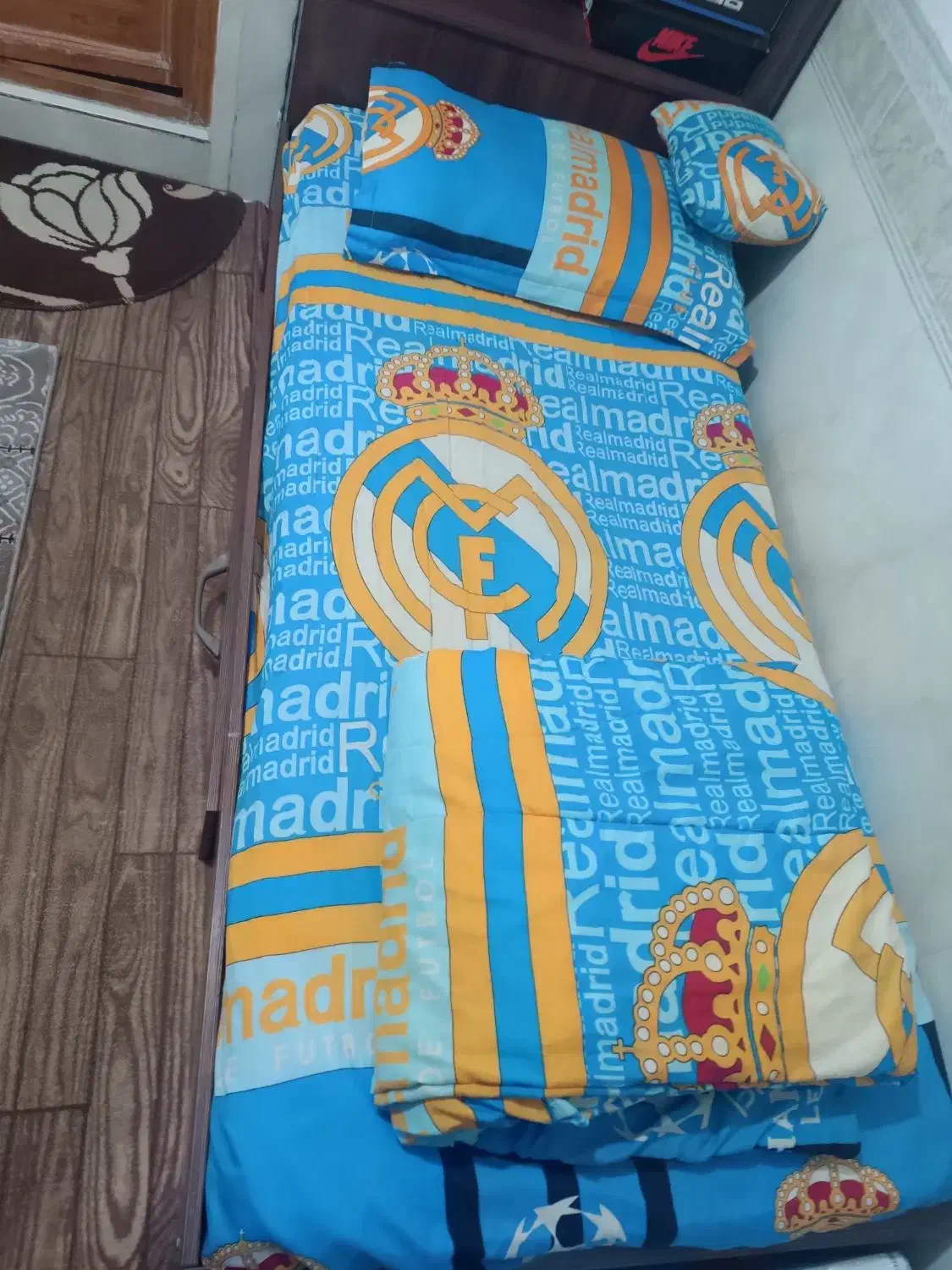 تخت تک نفره همراه با رو تختی|تخت و سرویس خواب|رباط‌کریم, رباط‌کریم|دیوار