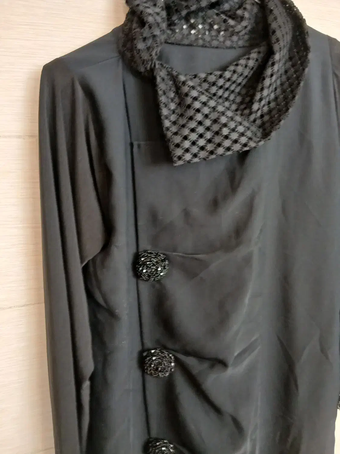 عبا زنانه|لباس|شیراز, آزادی|دیوار