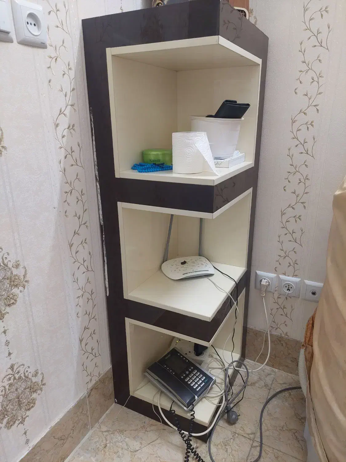باکس سه طبقه جنس های گلس|کتابخانه، شلف، قفسه‌های دیواری|کاشان, فاز ۲ ناجی آباد|دیوار