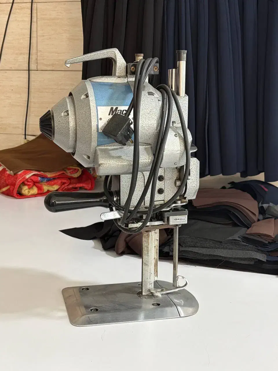 قیچی برقی KM کی ام|چرخ خیاطی و ریسندگی|ورامین, خیر آباد|دیوار