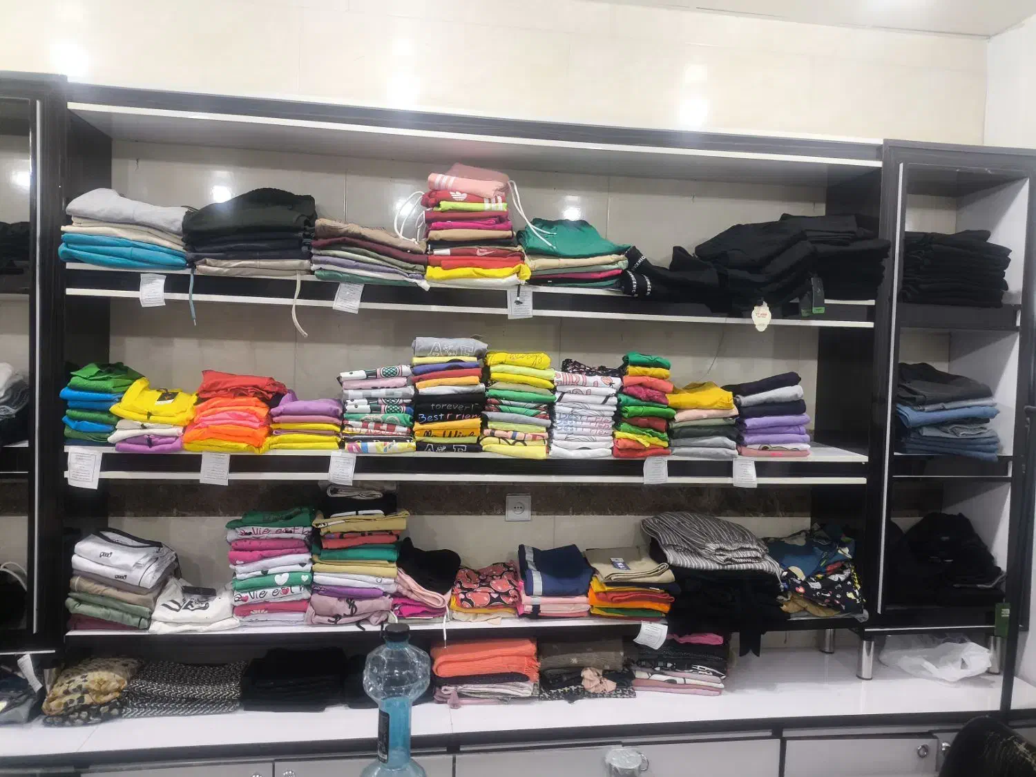 تمام اجناس بوتیک زنانه ب قیکت فاکتور ب فروش میرسد|لباس|لالی, |دیوار