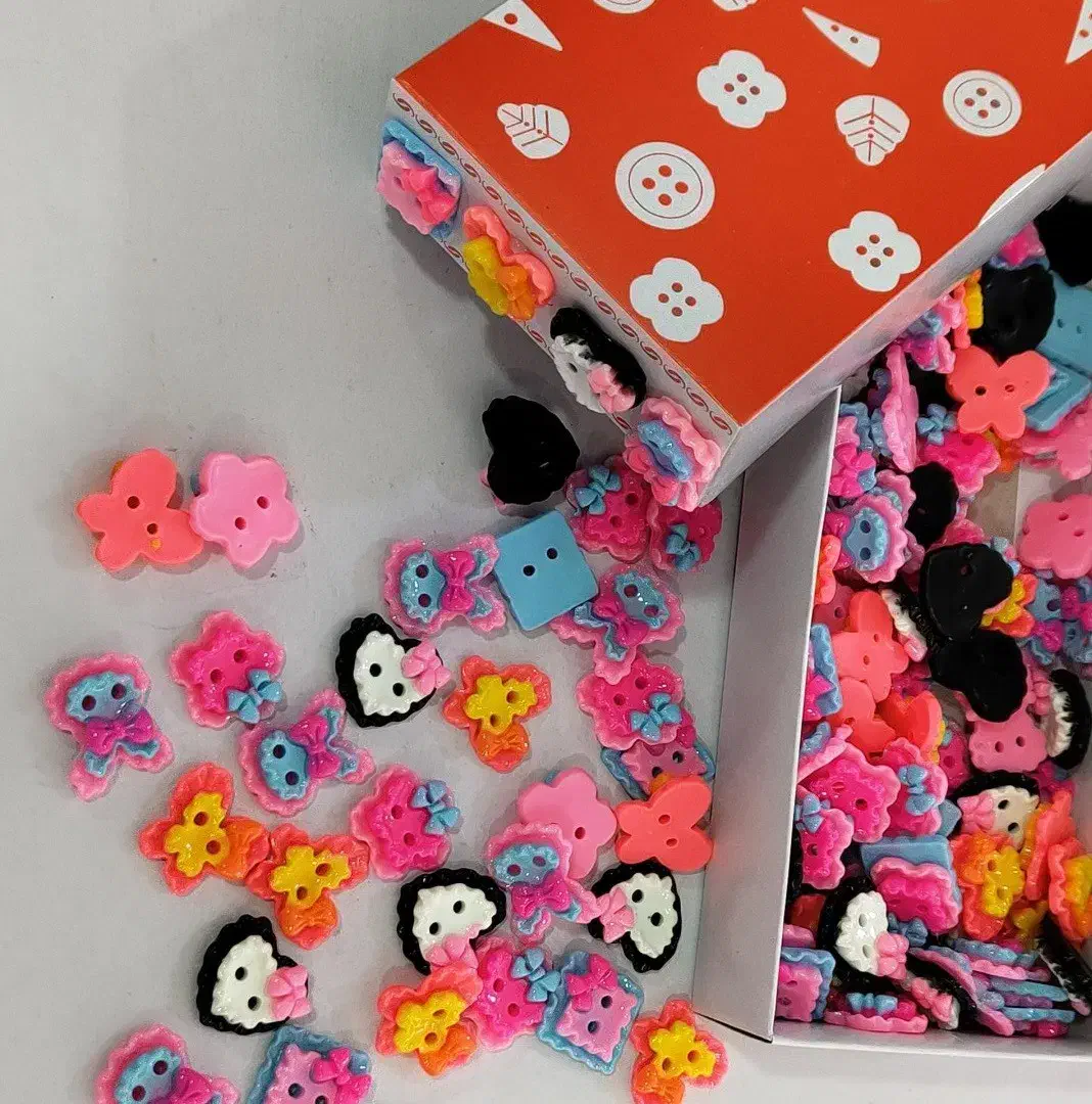 پک دکمه عروسکی و نخ رو دوز و ...|لوازم خیاطی و بافتنی|شهرکرد, |دیوار