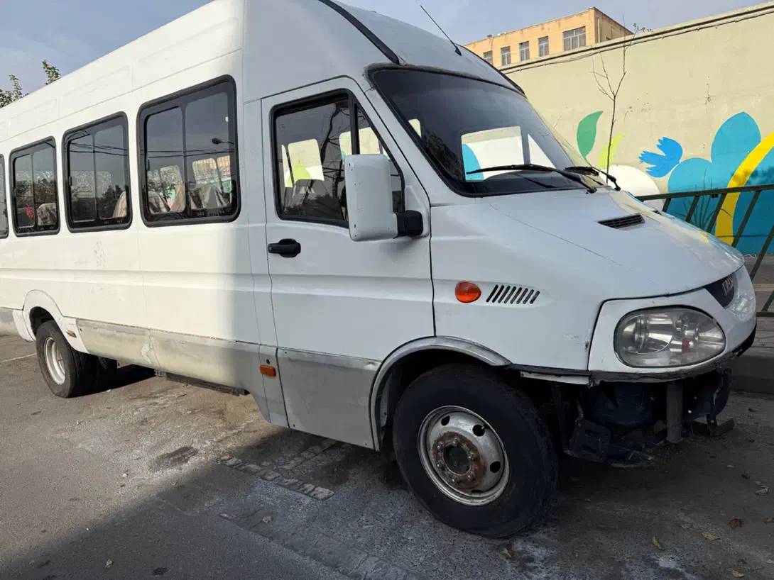 مینی بوس ایویکو|خودرو سنگین|شیراز, قلعه شاهزاده بیگم|دیوار