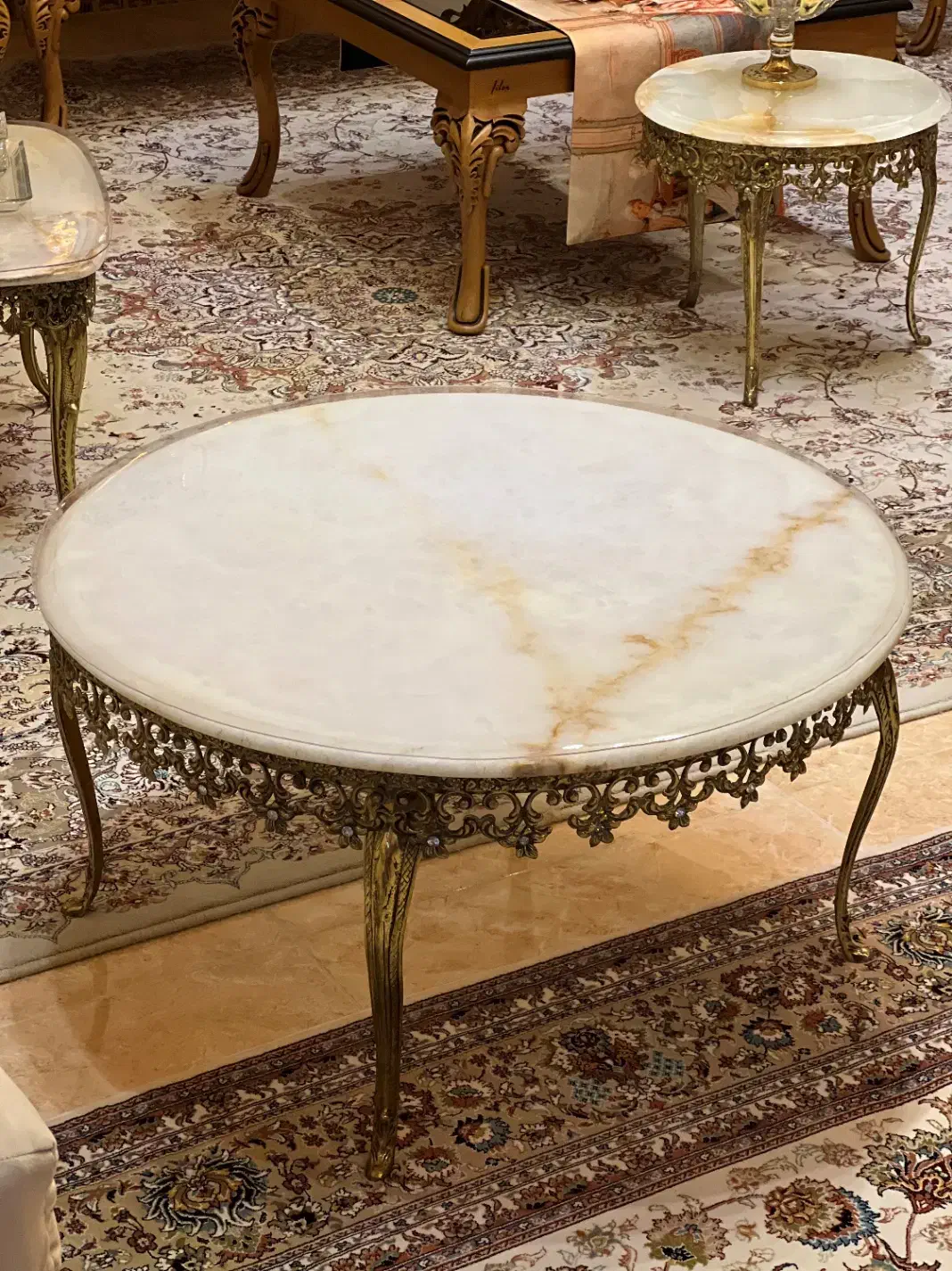 جلو مبلی پایه برنز صفحه سنگ مرمر|مبلمان خانگی و میز عسلی|زنجان, |دیوار