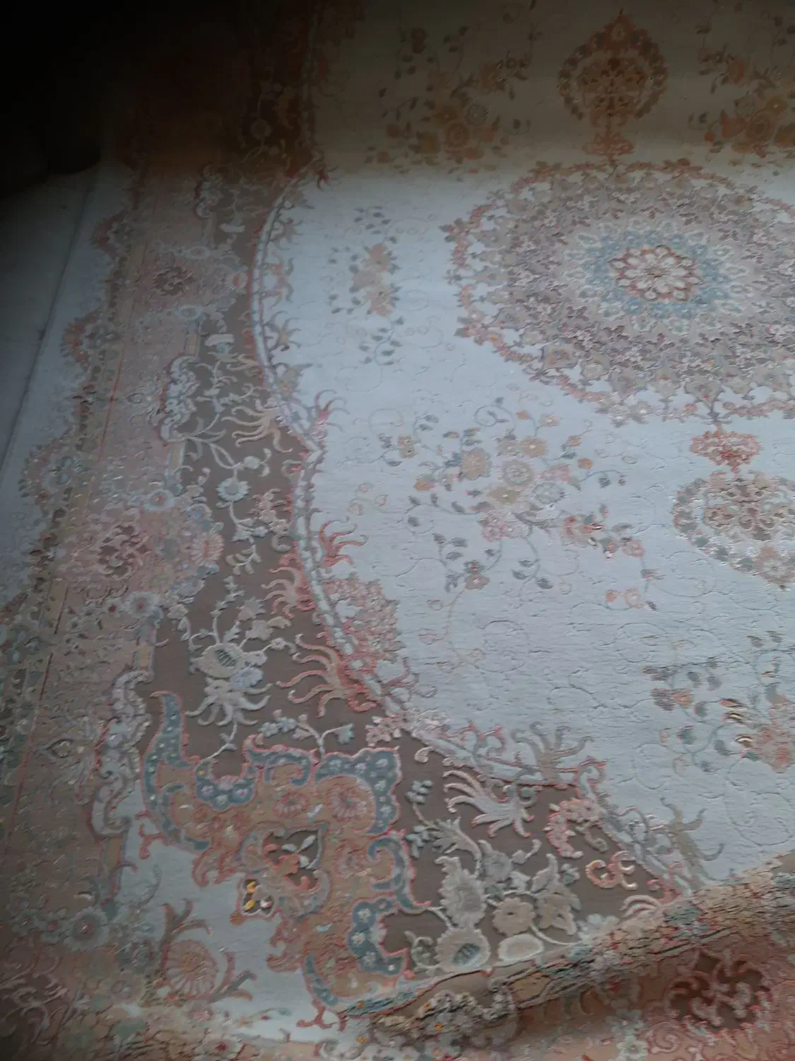 فرش ترنج|فرش|قم, باغ شریفی|دیوار