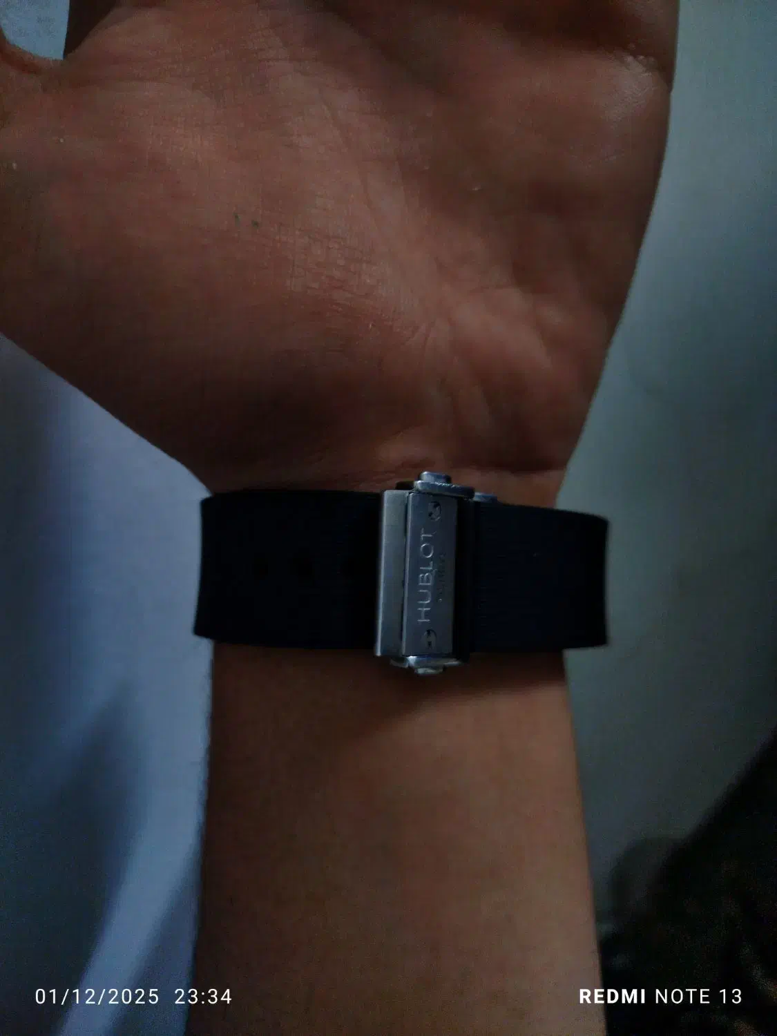 هابلوت عنکبوتی|ساعت|مشهد, عنصری|دیوار